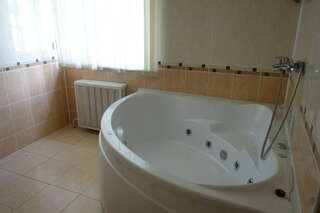 Гостиница Сафари Краснодар Люкс с гидромассажной ванной-10